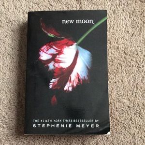 new moon (twilight saga) slightly damaged